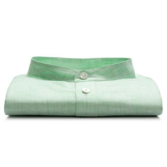 Stehkragen-Maßhemd aus hellgrünem Leinen