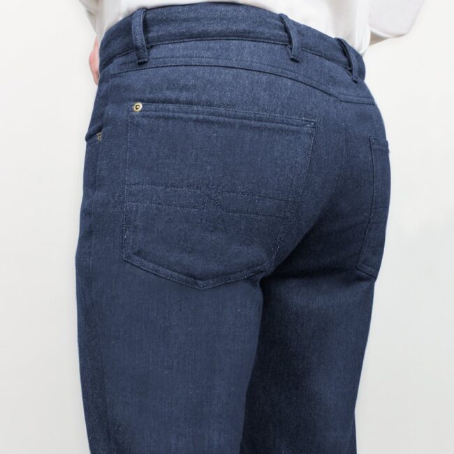 Jeans nach Maß aus dunklem Denim