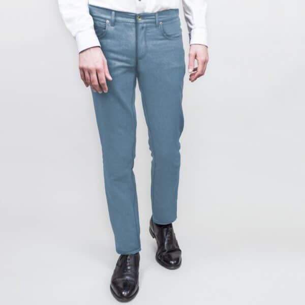 Hellblaue Maßjeans