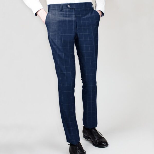 Dunkelblaue Hose mit Fensterkaro