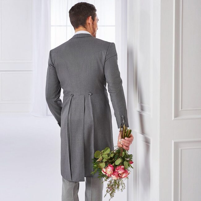 Grauer Cutaway zur Hochzeit