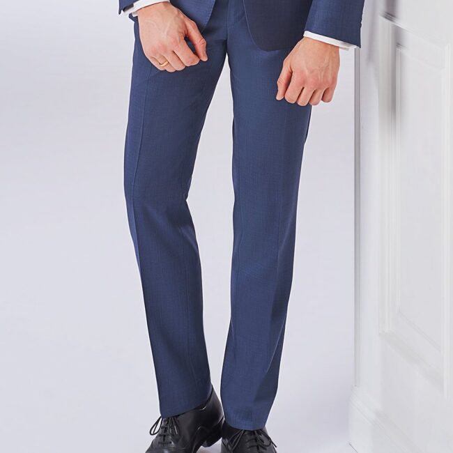 Blauer Business-Anzug aus leichter Schurwolle