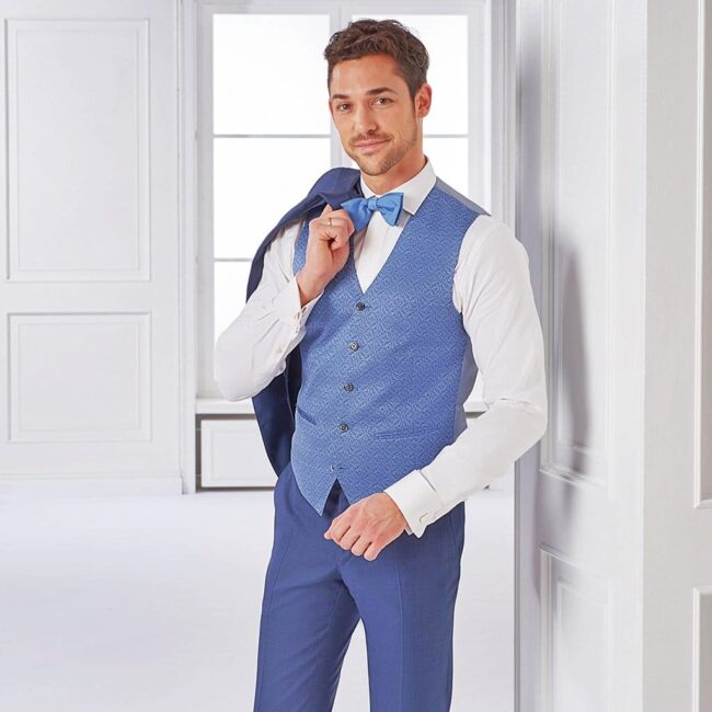 Taubenblauer Anzug mit Hochzeitsweste