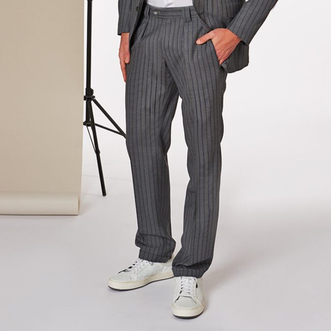 A Grau Gestreift pants | Leichte graue Wollhose mit blauen Nadelstreifen