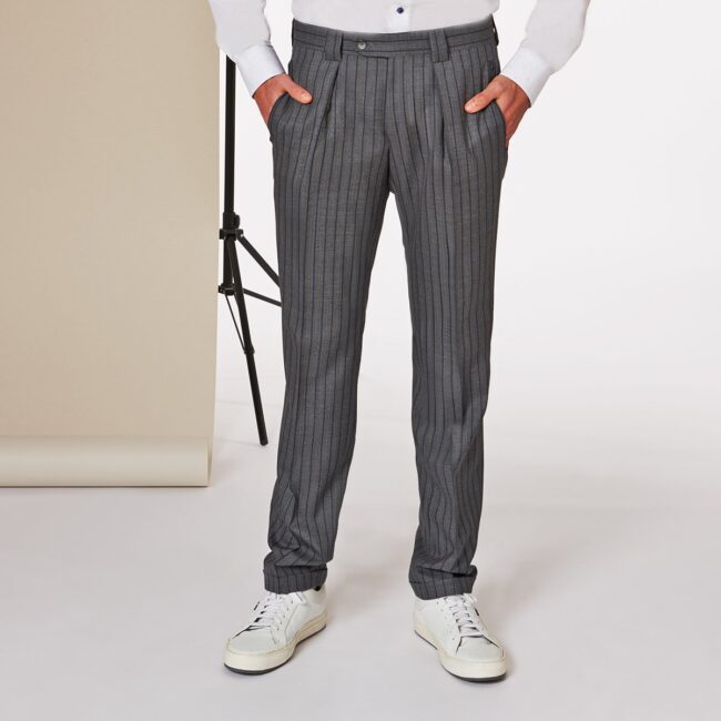 Leichte Graue Wollhose mit Blauen Nadelstreifen
