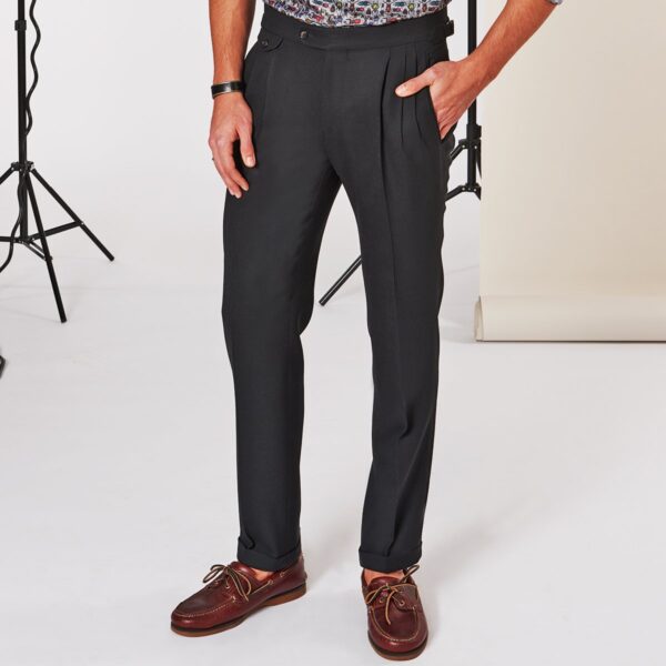 Klassische Schwarze Hose