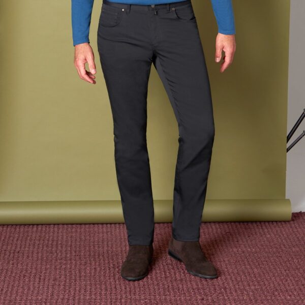 Schwarze Maßjeans aus robuster Baumwolle