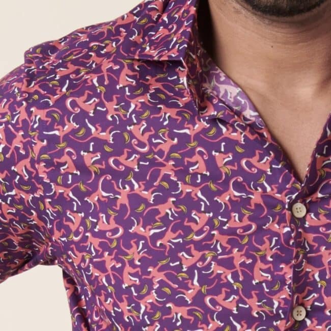 Affenhemd Front Detail | KH42 Lila Hemd mit Print