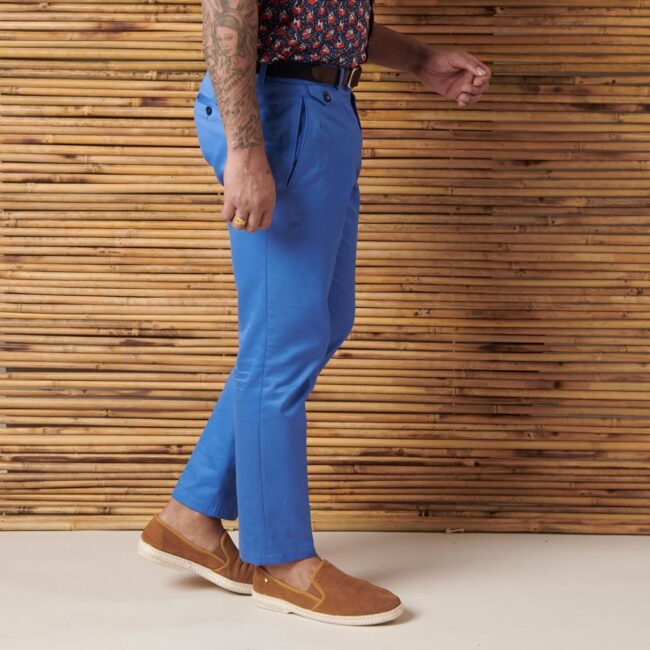 Blaue Chino seitlich | Chino Azurblau