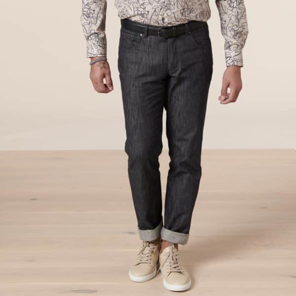 Dunkelblaue Jeans