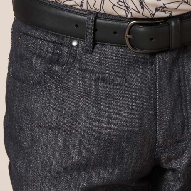 Jeans vorne Detail | Dunkelblaue Jeans