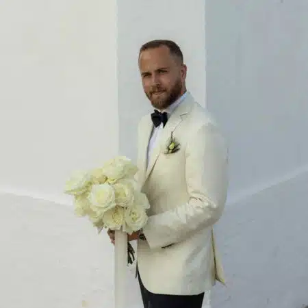 Weißes Dinnerjacket zur Hochzeit