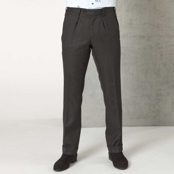 Graue Hose mit Bundfalten