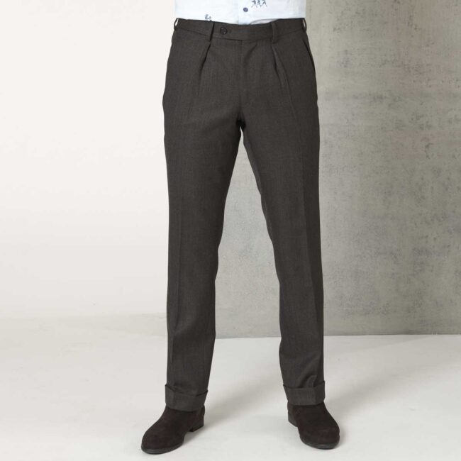 Graue Hose mit Bundfalten