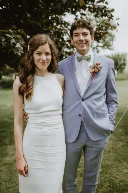 Schöner hellblauer Hochzeitsanzug