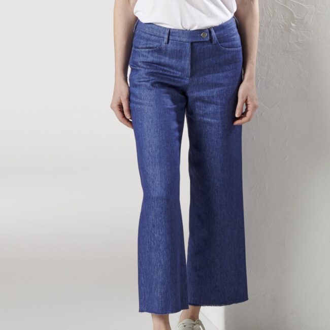 Knöchellange Hose aus dunklem Denim