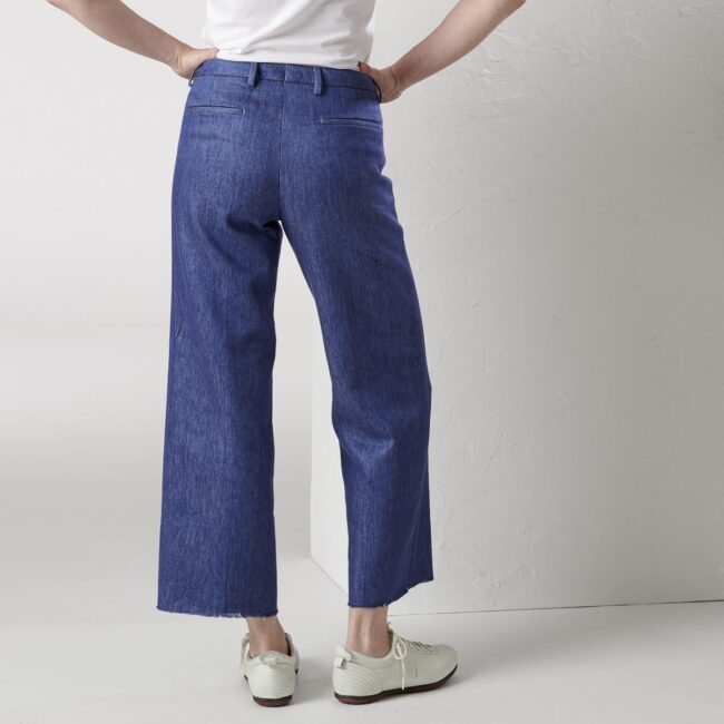 01 2 blaue Jeans Damen hinten | Knöchellange Hose aus dunklem Denim