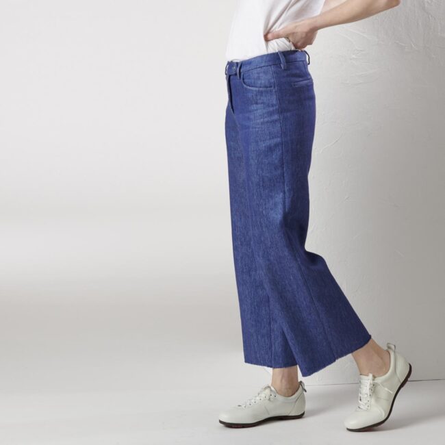 01 2 blaue Jeans Damen seitlich | Knöchellange Hose aus dunklem Denim
