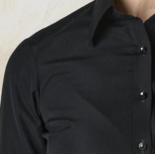 09 2 schwarze Bluse Detail | Klassische Bluse aus schwarzem Poplin